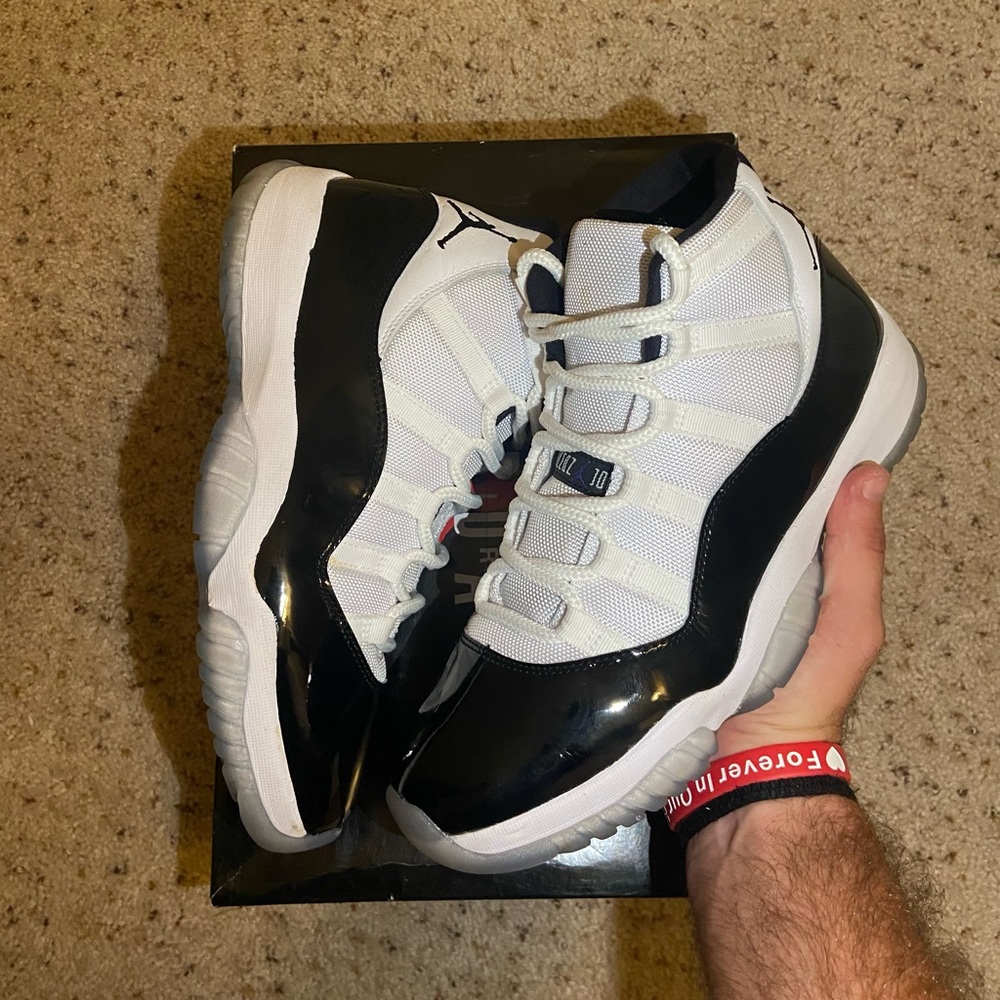 Air Jordan 11 retro concord 2018 size 9.5 VNDS with box